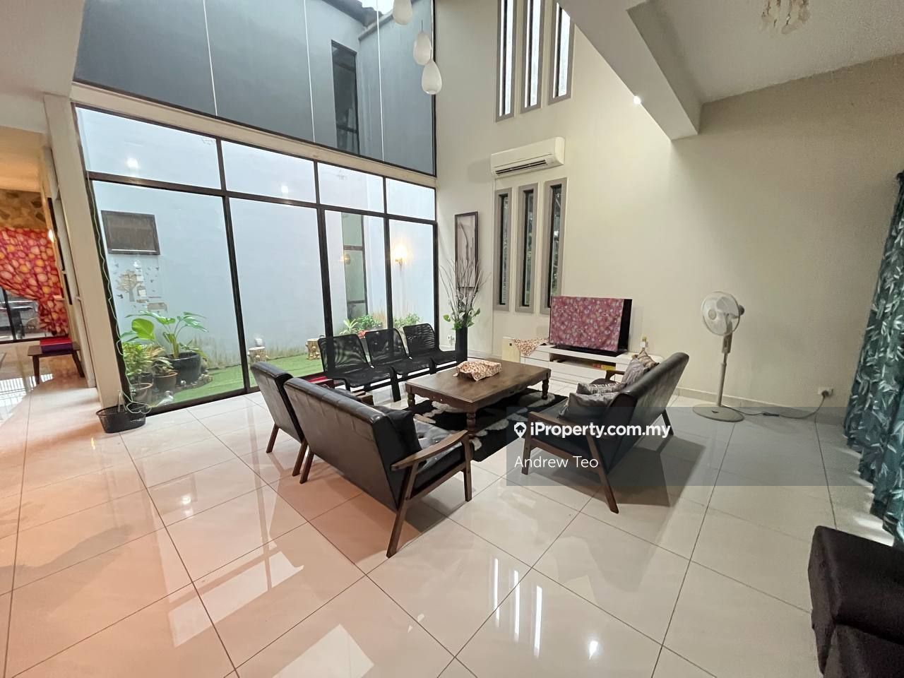 Taman Laguna, Johor Bahru End lot 2sty Terrace/Link House 5+2 bedrooms