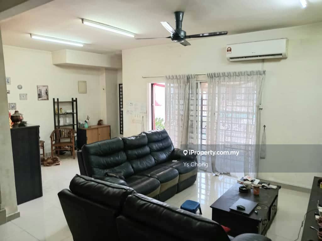 Desa Baiduri, Kulai Intermediate 2sty Terrace/Link House 4 bedrooms