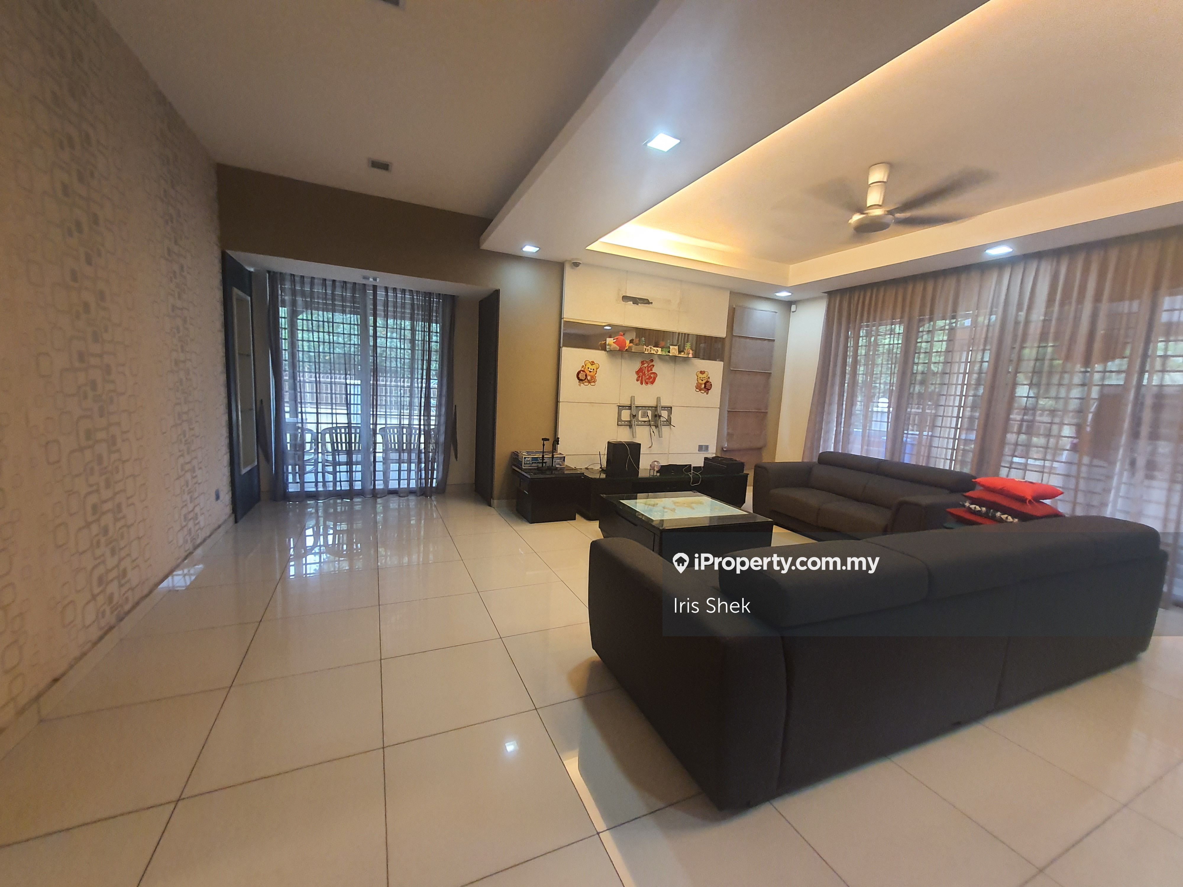 2sty Corner Kota Kemunimg, Kota Kemuning Corner lot 2sty Terrace/Link