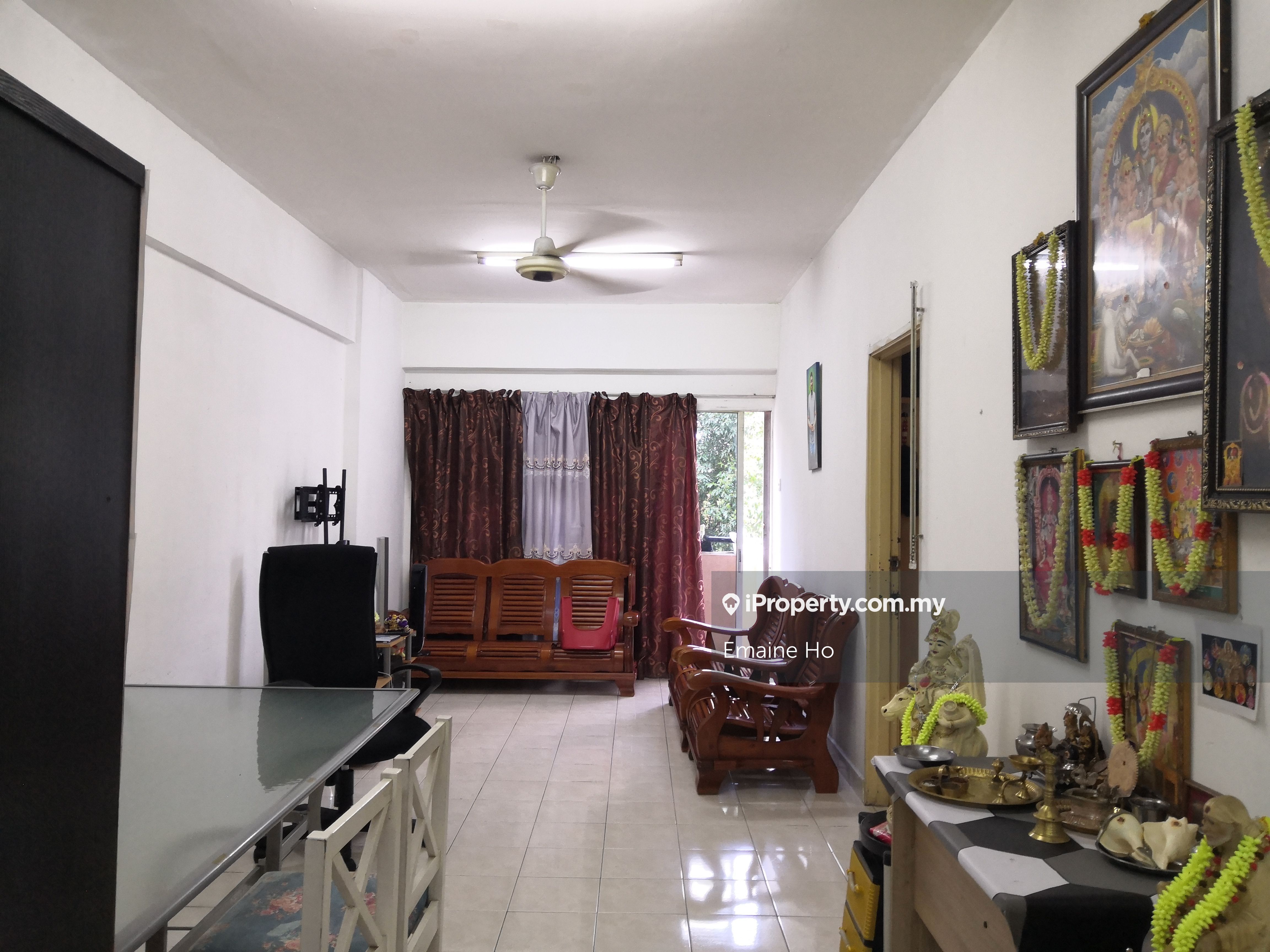 Sri Gotong Apartment End lot Apartment 3 bedrooms for sale in Batu