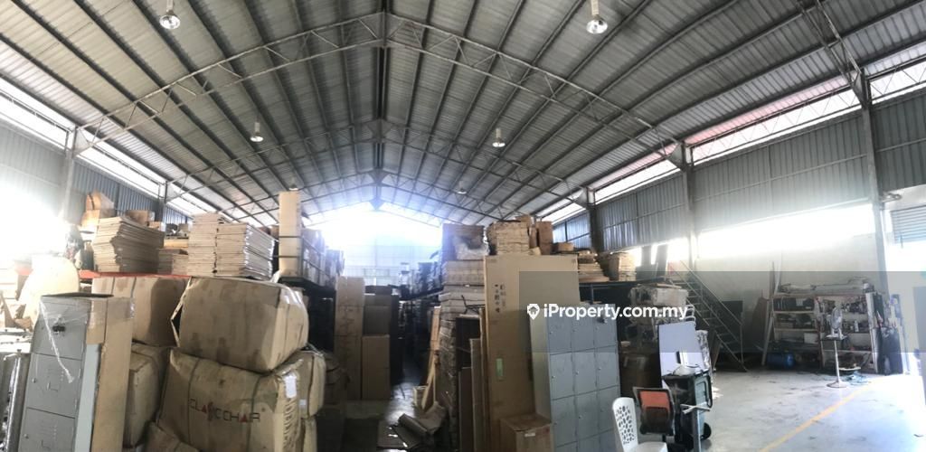 90 Points Showroom cum Warehouse (20,000 sqft) at 3rd Mile Kuching , Kuching