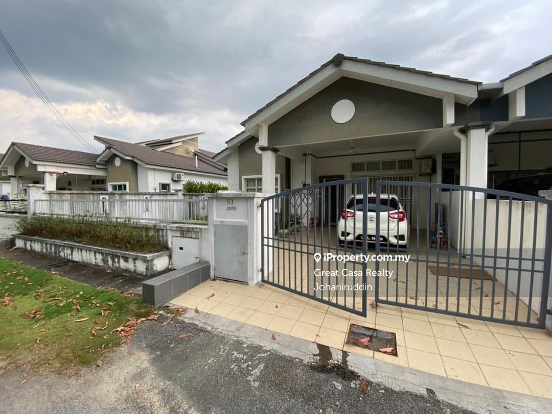 Jenderam Hilir, Dengkil Intermediate Semidetached House 5 bedrooms for