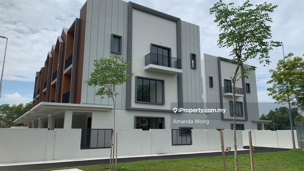 New 3sty House End Lot (like Corner Lot) @ Diamond Putra Prima Puchong