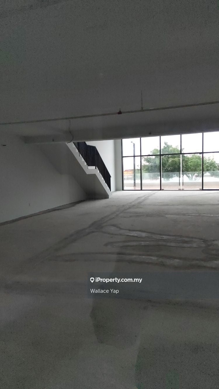 Em hub, Kota Damansara Warehouse for rent