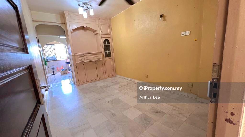 Greenlane Heights Block 3 Apartment 3 bedrooms for sale in Jelutong