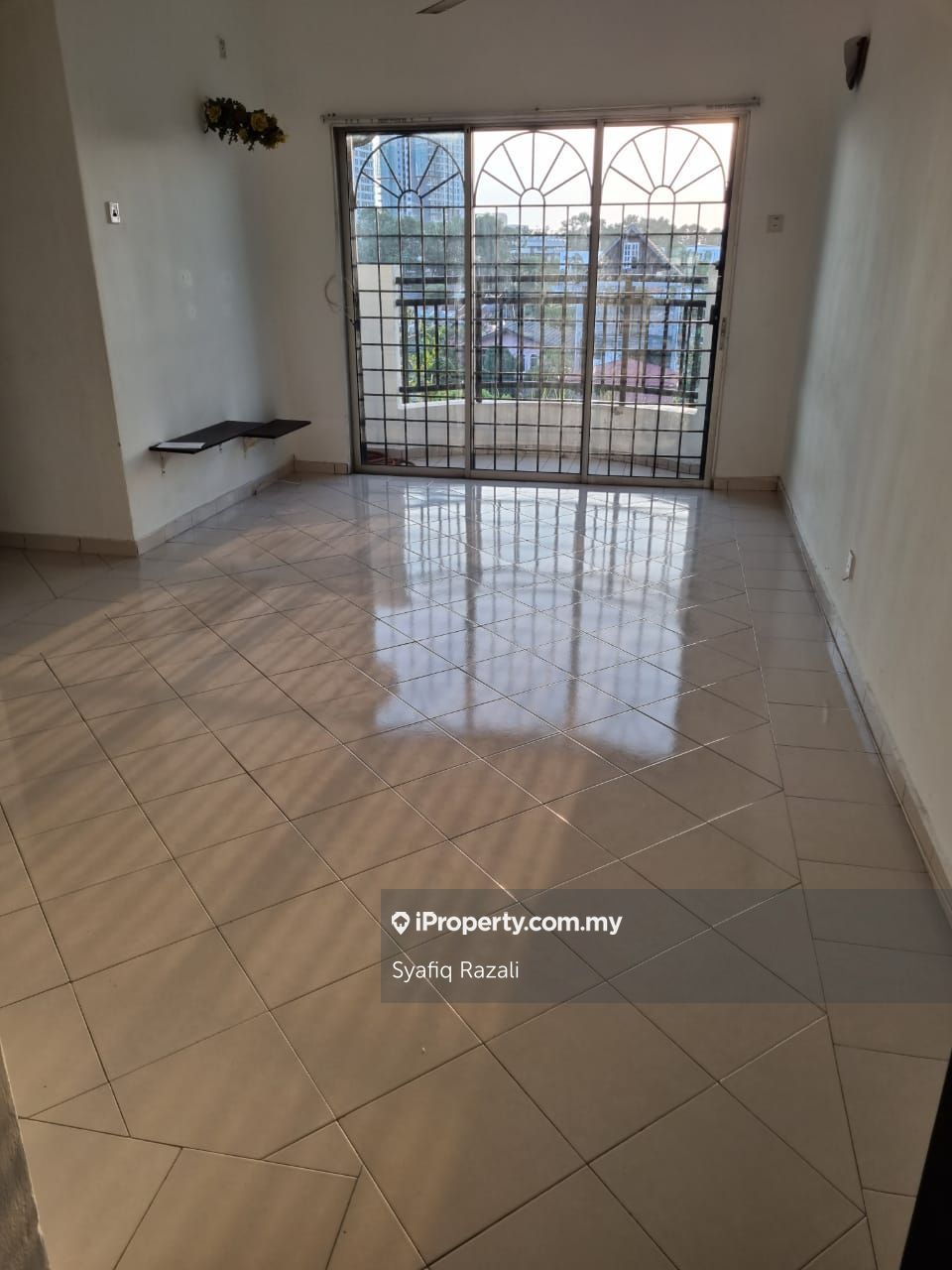 Pangsapuri Seri Meranti Apartment 3 Bedrooms For Rent In Puchong Selangor Iproperty Com My
