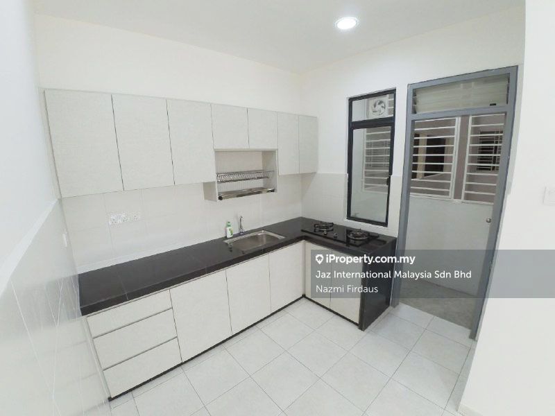 Seri Akasia End Lot Apartment 3 Bedrooms For Rent In Puchong Selangor Iproperty Com My