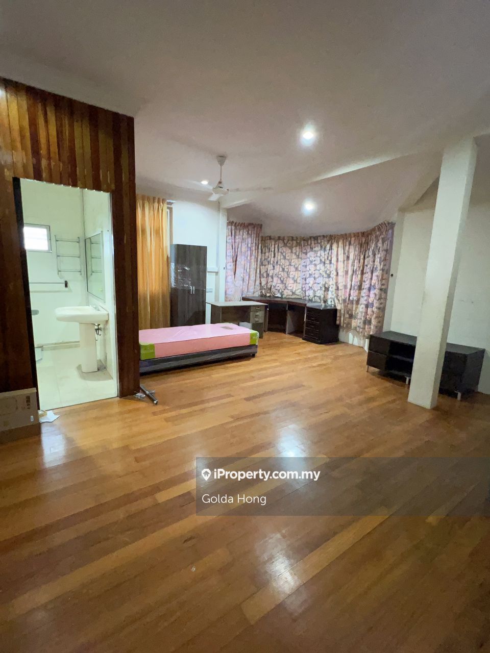 Kenny Hill Double Storey Detached Bungalow Rooms, Kuching Corner lot Bungalow 1 bedroom for rent