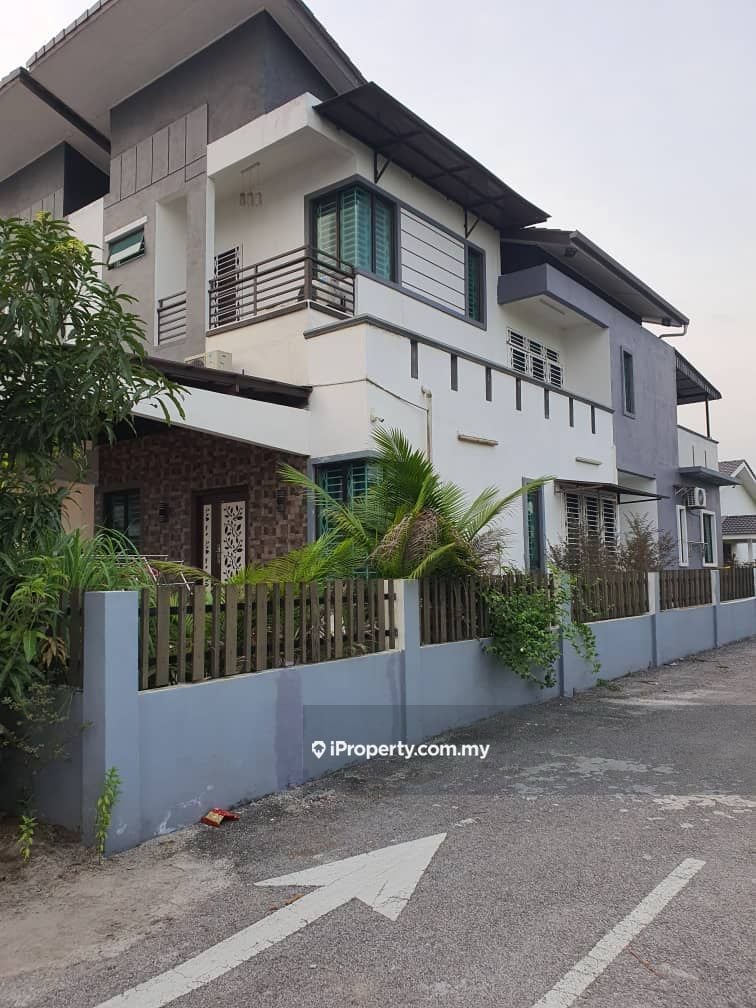 Seksyen 30 , Shah Alam Corner lot Semi-detached House 5 bedrooms 