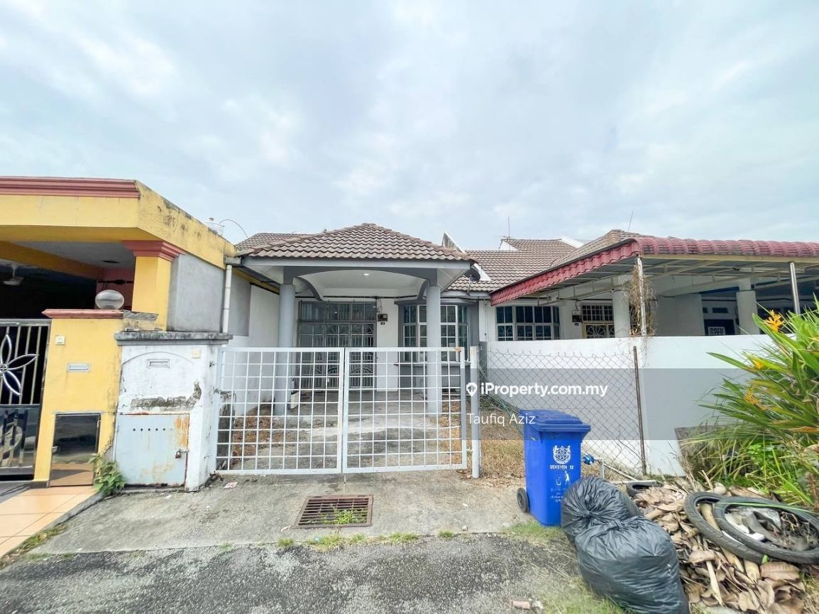 Seksyen 32, Shah Alam Intermediate 1sty Terrace/Link House 3 bedrooms
