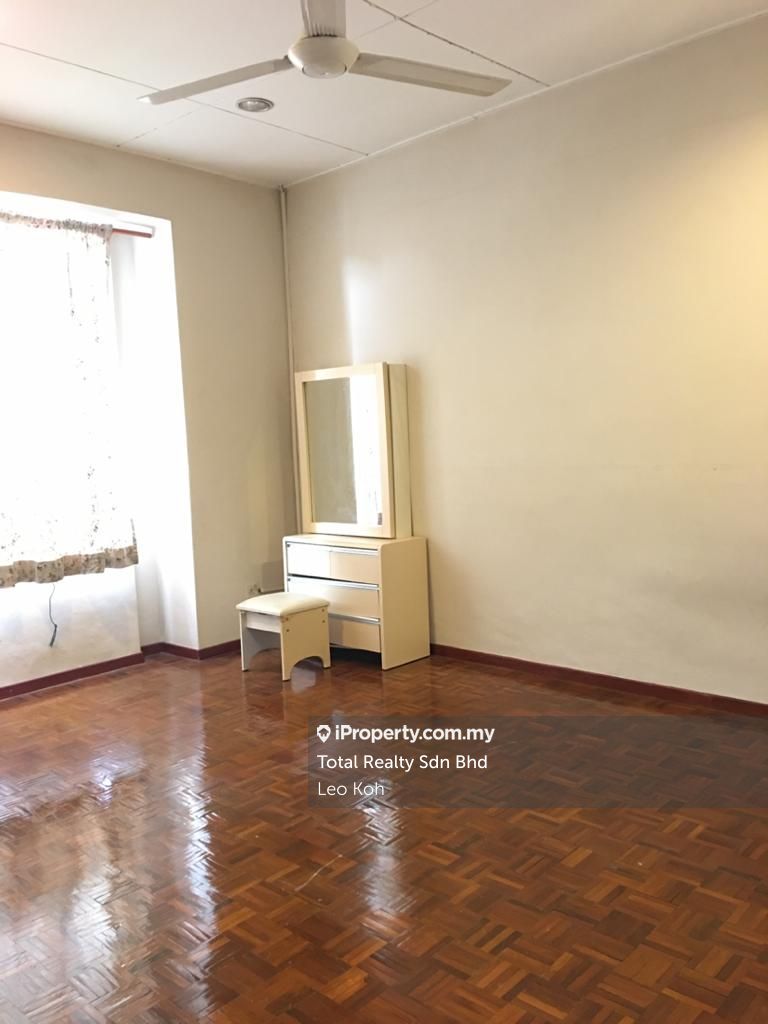 PUJ 6 Taman Puncak Jalil Seri Kembangan, Puncak Jalil