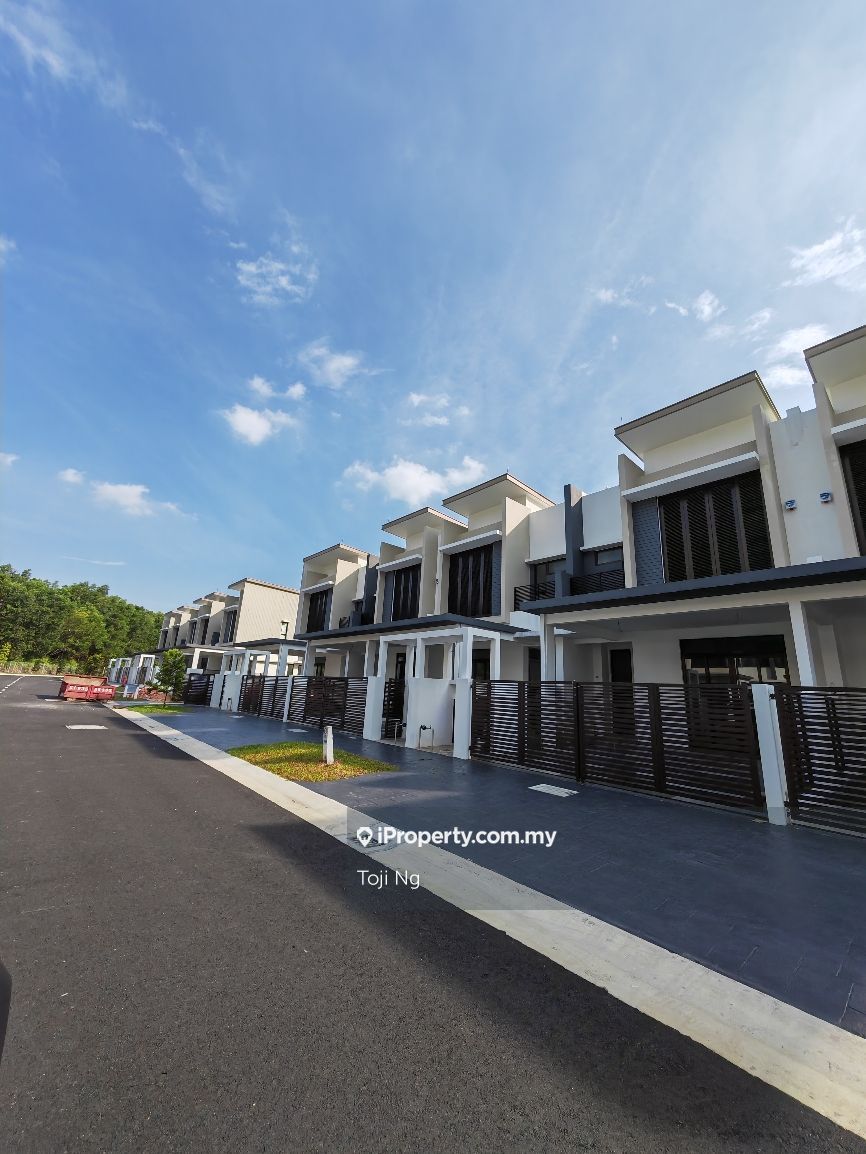 Terrace House in Bandar Kinrara — photo 3 of 17