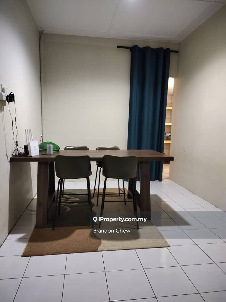 Kuching 1sty Terrace/Link House 2 bedrooms for rent