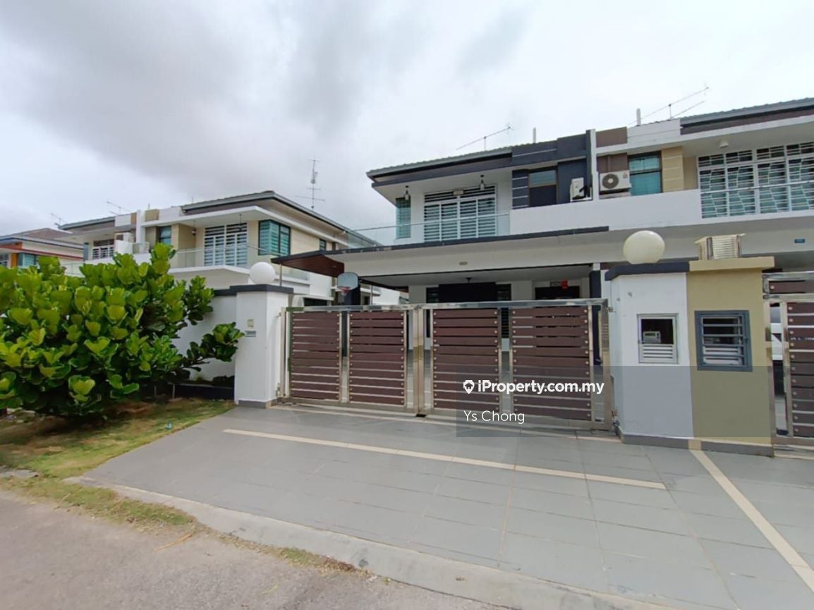 Bandar Putra, Kulai Intermediate Cluster House 4+1 bedrooms for sale