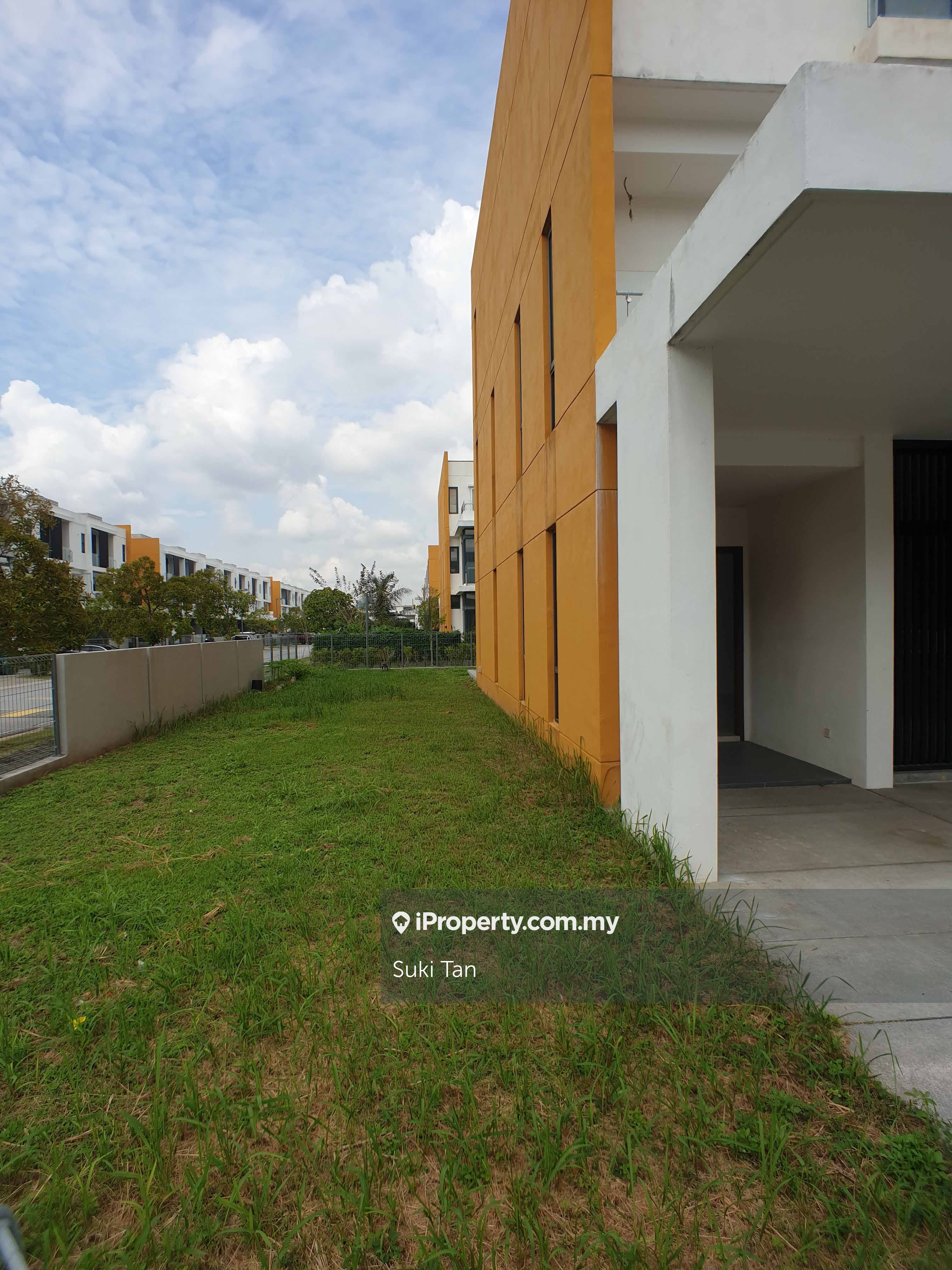 REED LAKE FIELDS / LAKEFIELDS SG BESI KL, Sungai Besi Corner lot 3sty