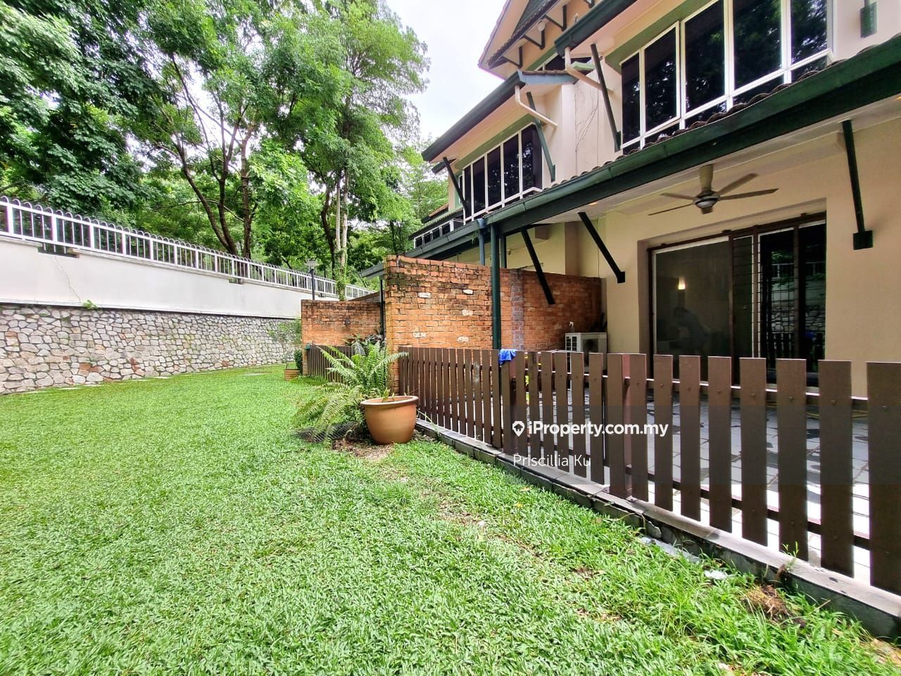 Adora , Desa ParkCity Intermediate 3sty Terrace/Link House 3 bedrooms
