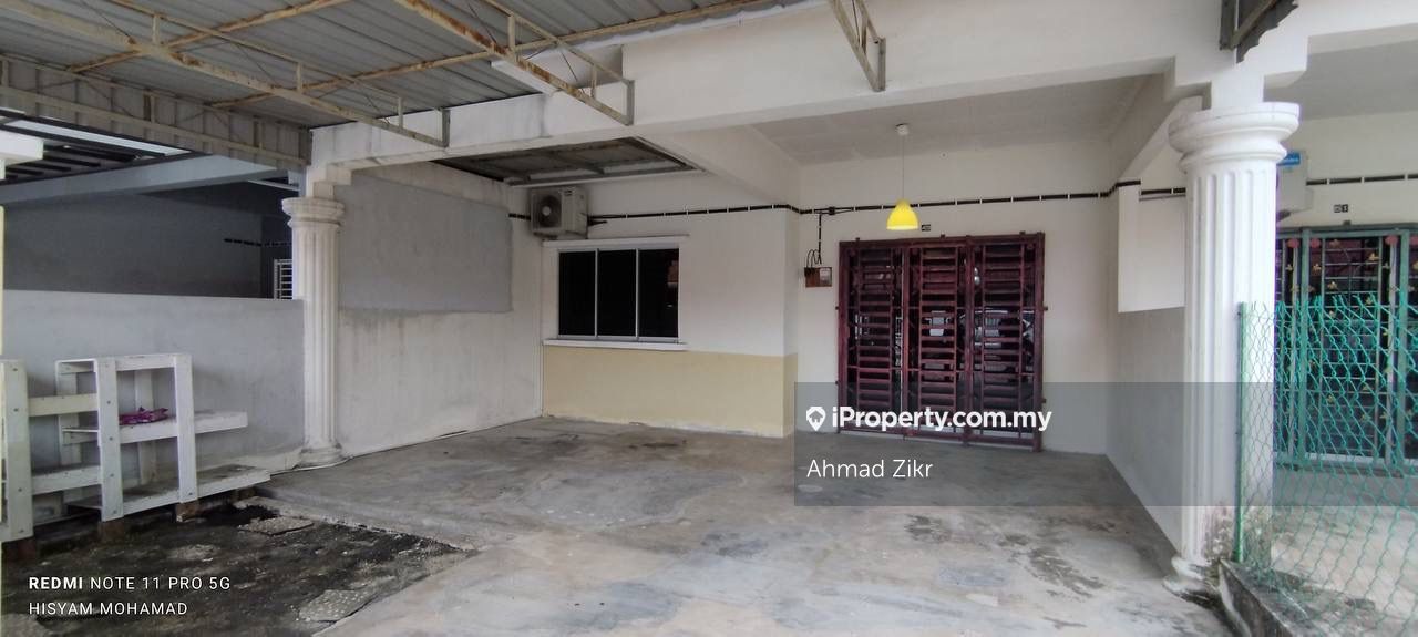 Taman Universiti, Parit Raja 1-sty Terrace/Link House 3 bedrooms for ...