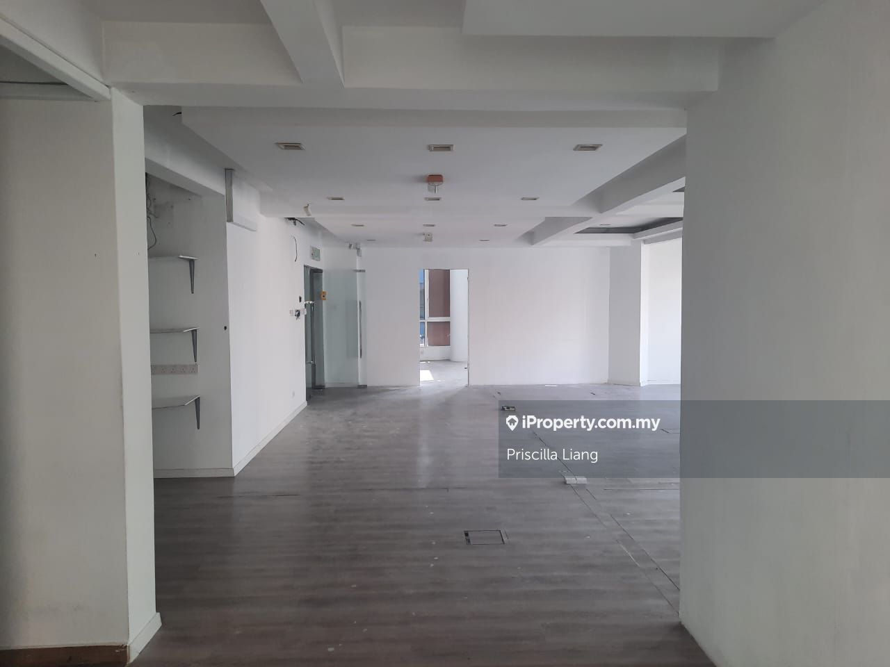 CORNER SHOP OFFICE, (3rd Floor), with LIFT, Kota Damansara, Kota