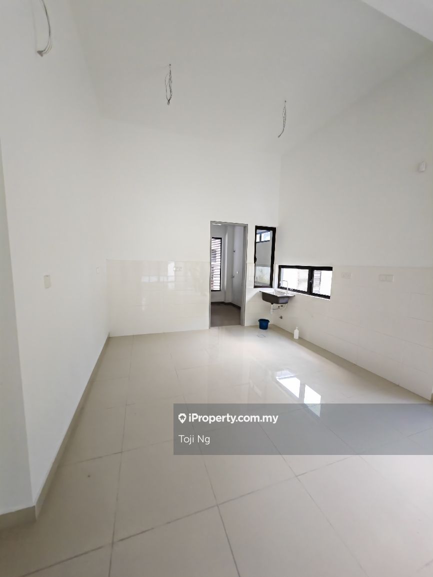 Terrace House in Bandar Kinrara — photo 9 of 17