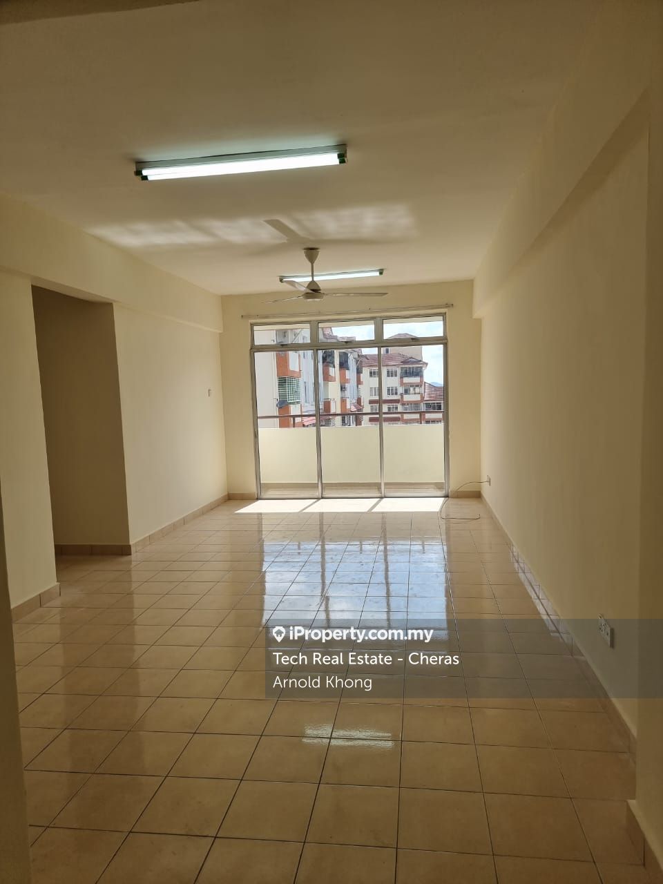 Putra Intan, Dengkil