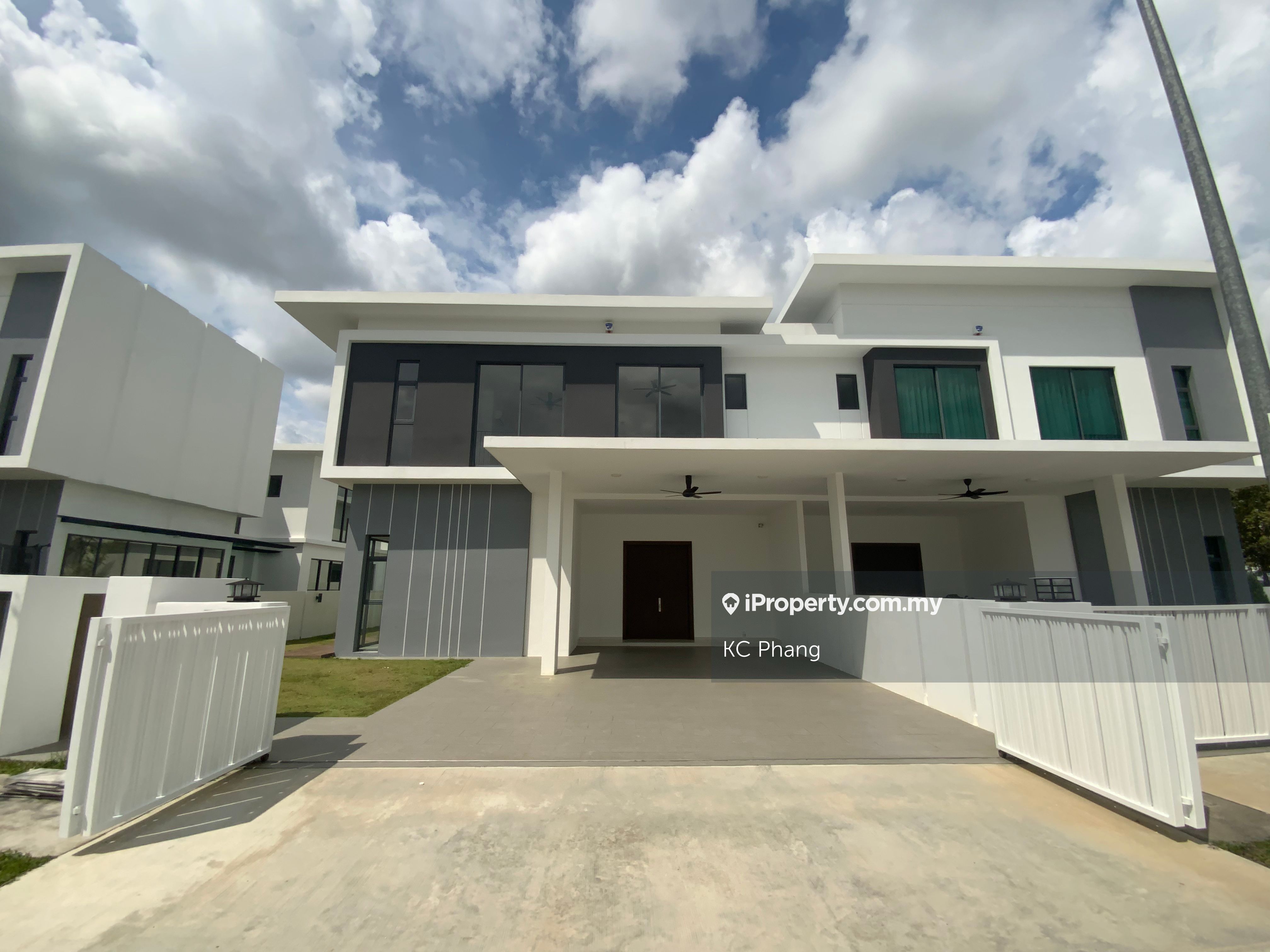 Bandar Sri Sendayan Semidetached House 5+1 bedrooms for sale