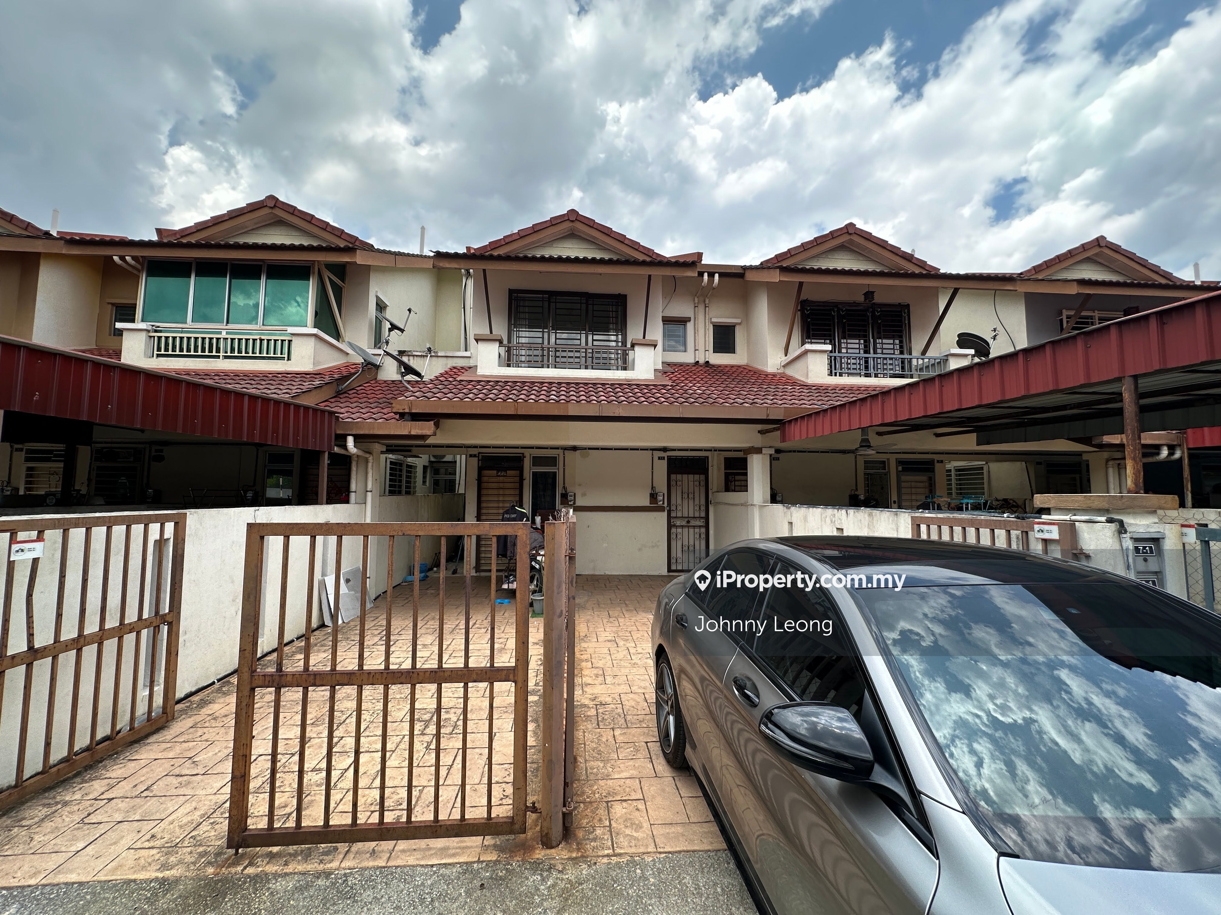 Bayu Parkville,Taman Balakong Jaya, Seri Kembangan Townhouse 3 bedrooms