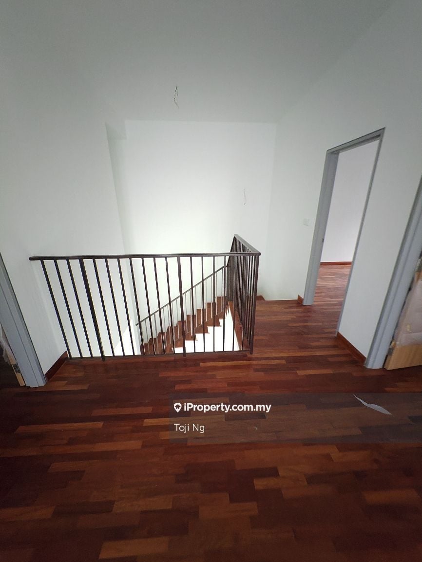 Terrace House in Bandar Kinrara — photo 13 of 17