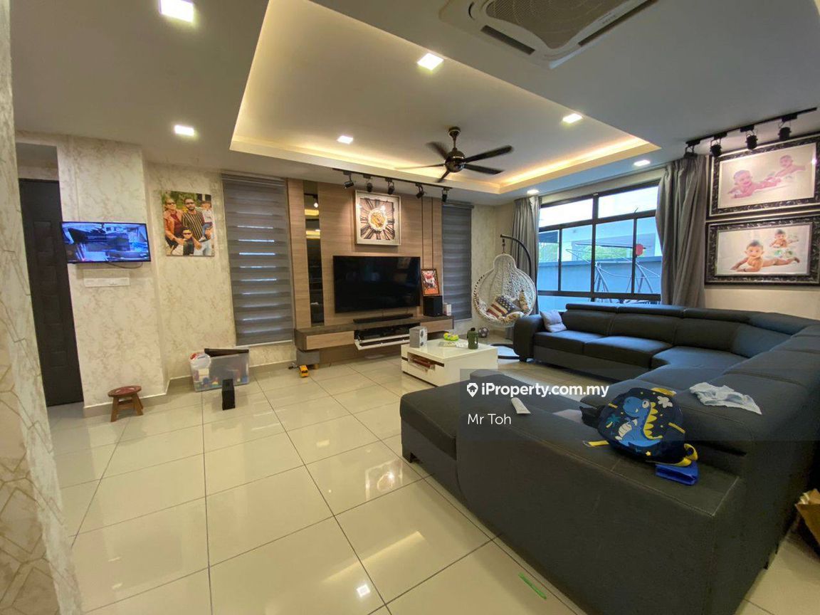 Bandar Putra Kulai, Kulai Cluster House 5 bedrooms for sale
