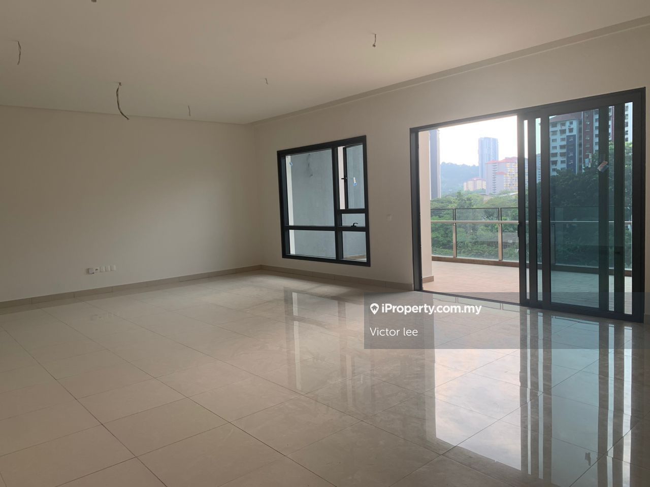 Tria Residences Corner lot Condominium 4+1 bedrooms for rent in Jalan