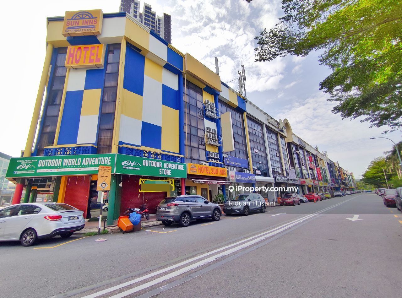 Corner Lot Shoplot Ground Floor at Seri Kembangan Facing Mainroad, Seri