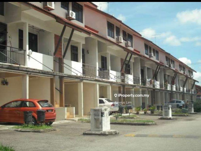 Bandar Putra Palm Court Townhouse, Kulai Townhouse 3 bedrooms for