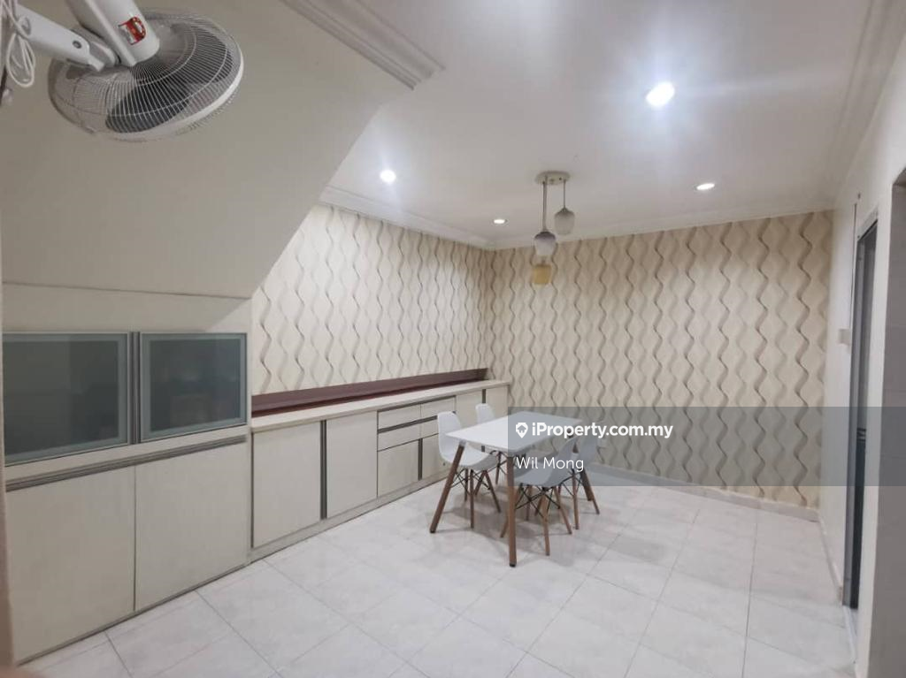 pasir gudang , Johor Bahru Intermediate Townhouse 5 bedrooms for sale