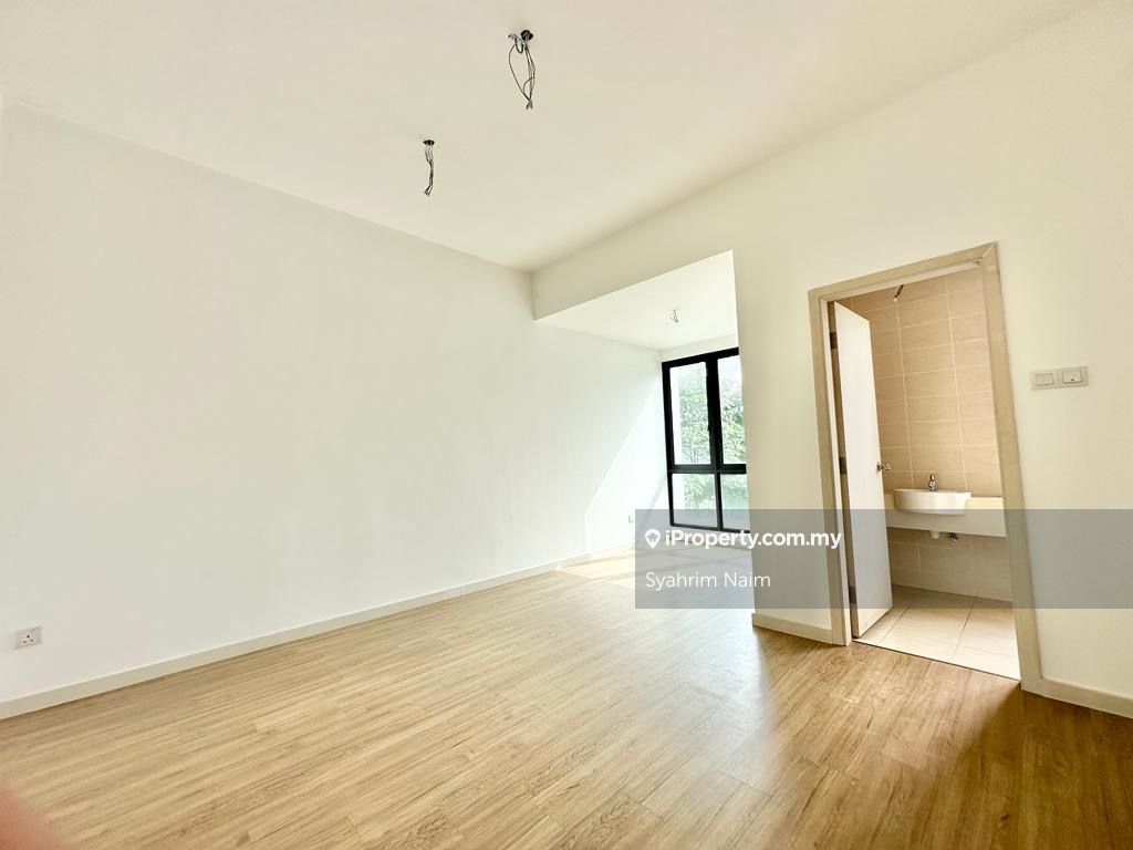 Cahaya SPK, Shah Alam Corner lot Townhouse 4 bedrooms for sale