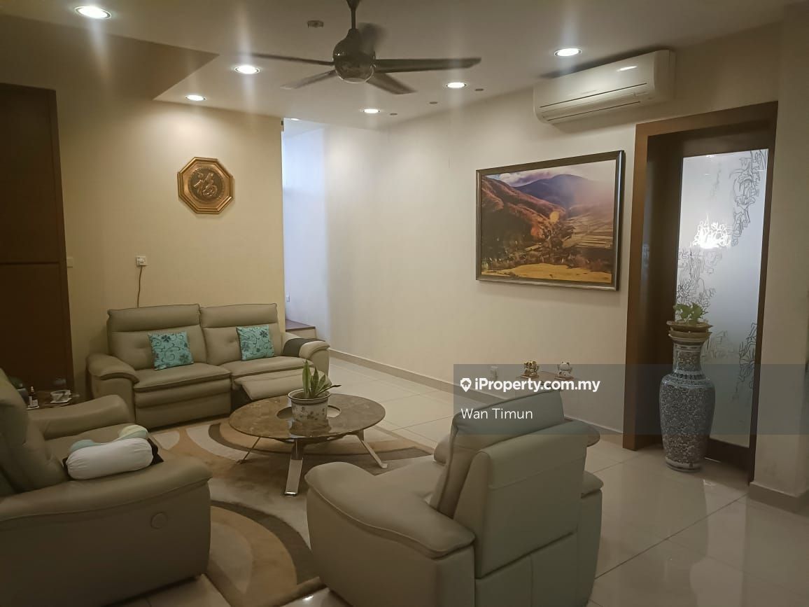 Corner Bungalow Facing South Unit with East Garden Fully Furnished