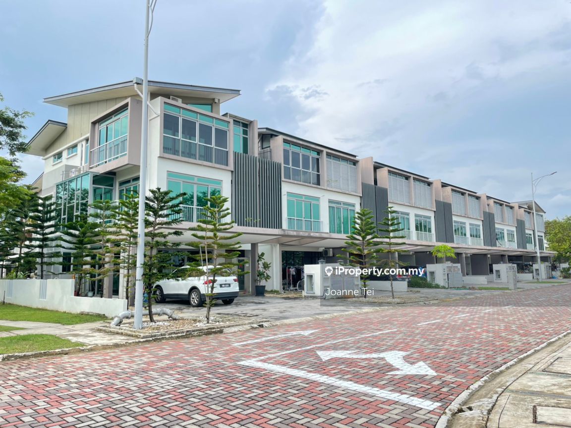 D’Island Residence, Puchong 3sty Terrace/Link House 5+1 bedrooms for
