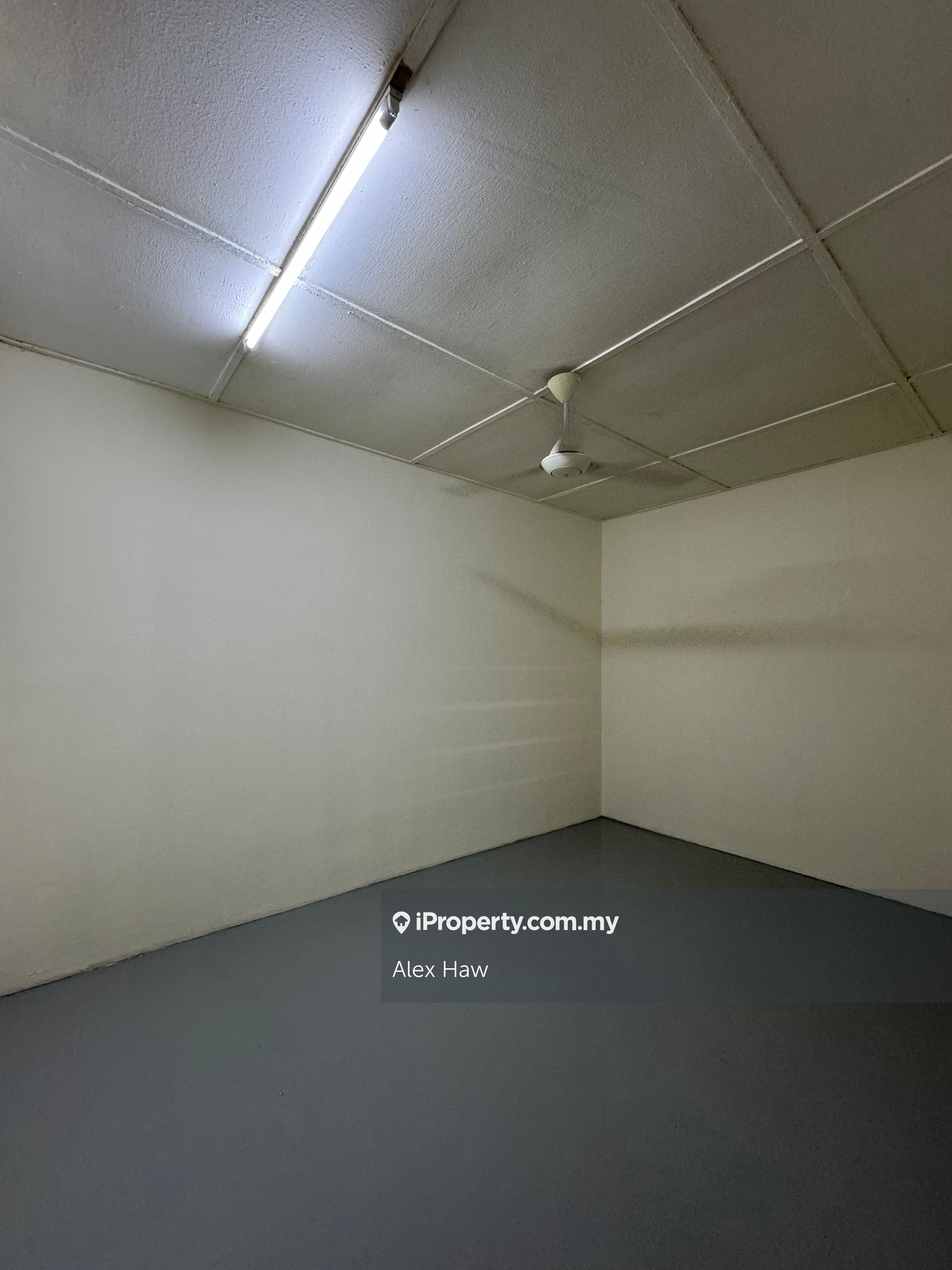 Section 8 Petaling Jaya, Petaling Jaya Intermediate 1sty Terrace