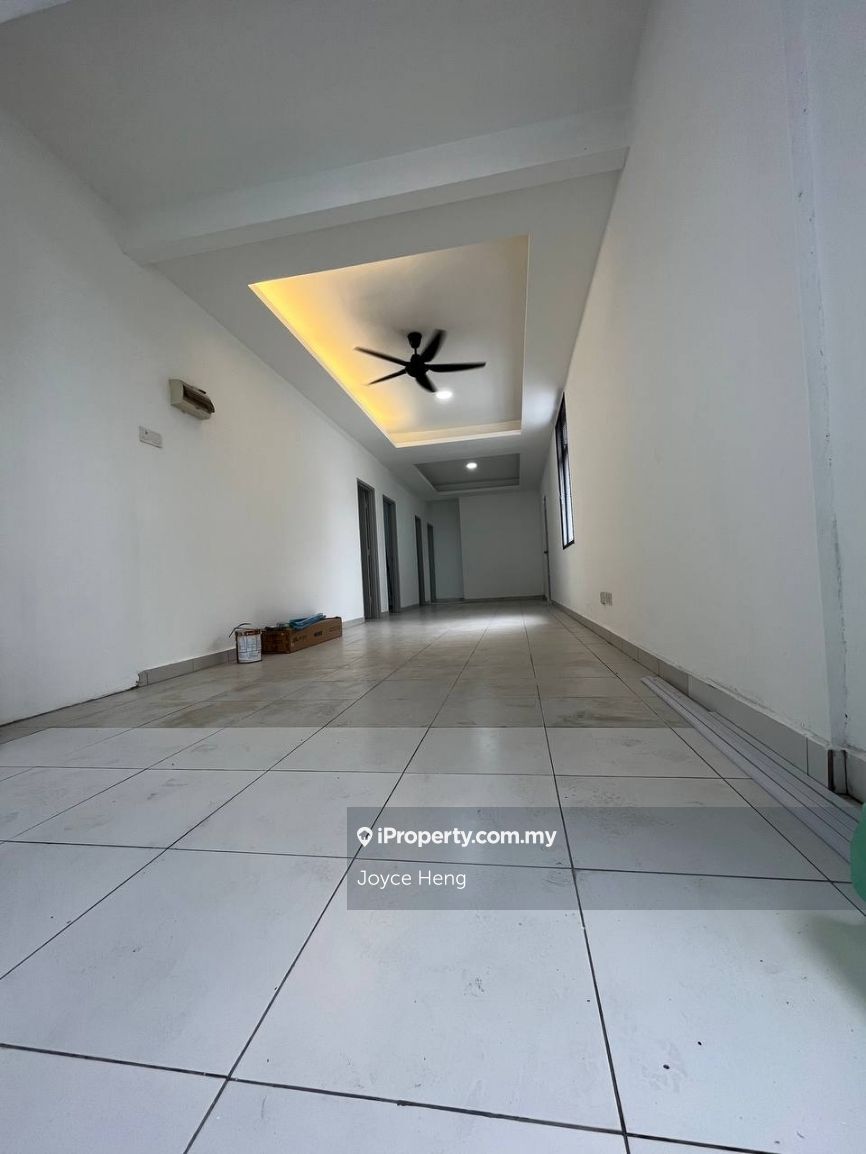 Taman Austin perdana townhouse Mount Austin, Johor Bahru End lot