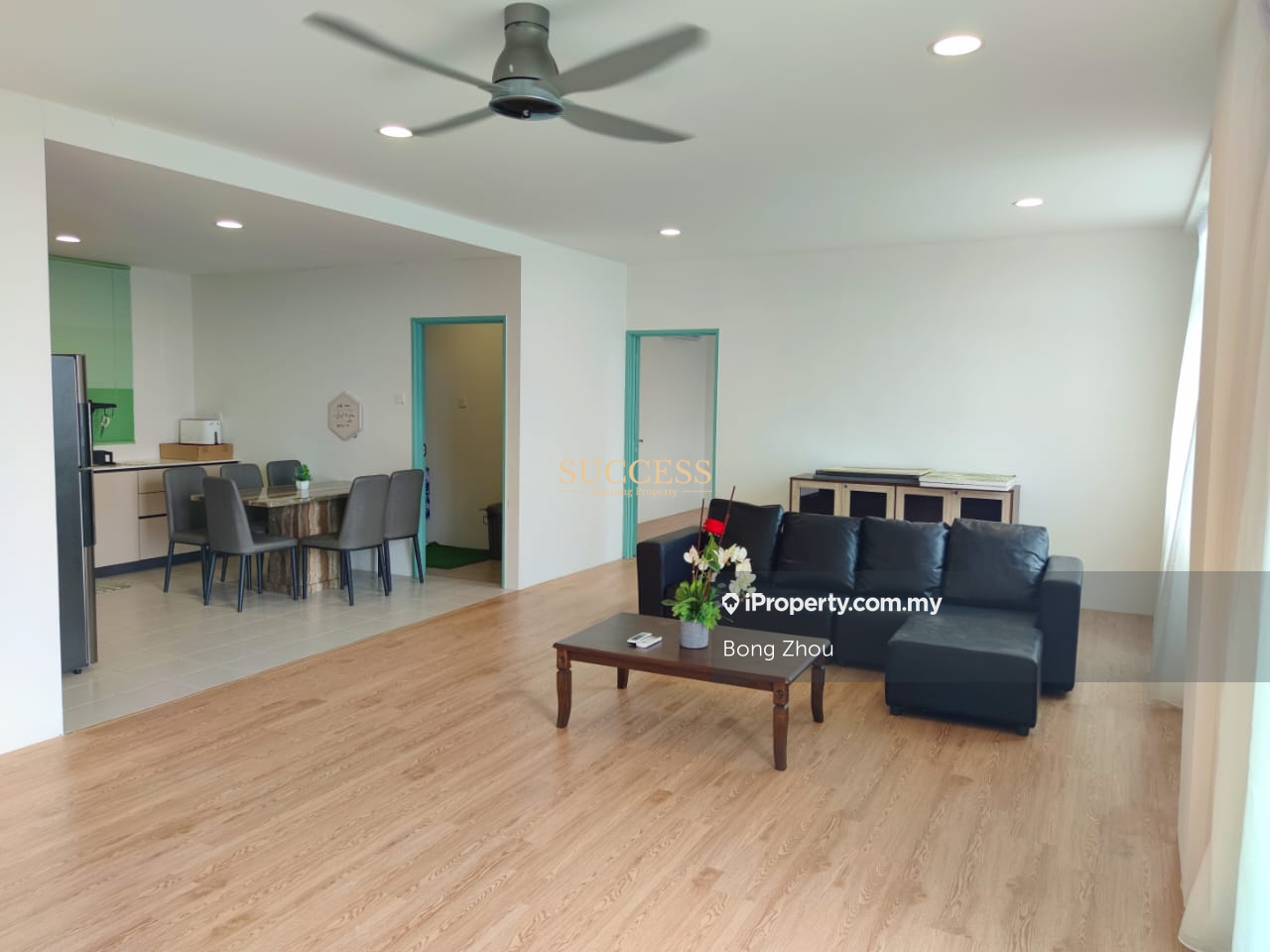 McKenzie Avenue Apartment 3 bedrooms for sale in Kuching, Sarawak