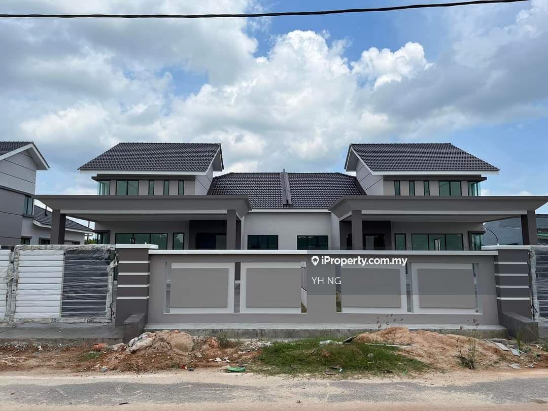 Muar Semidetached House 4 bedrooms for sale