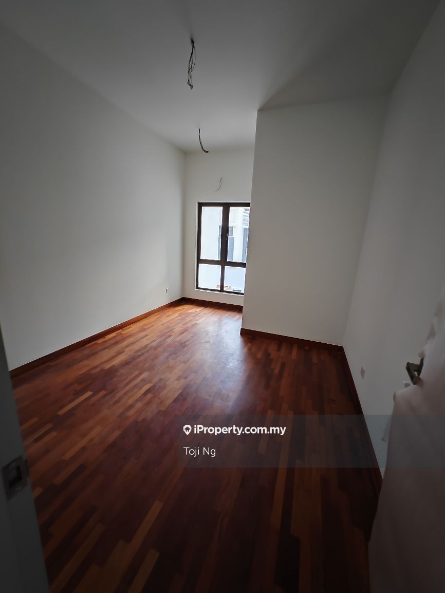 Terrace House in Bandar Kinrara — photo 11 of 17