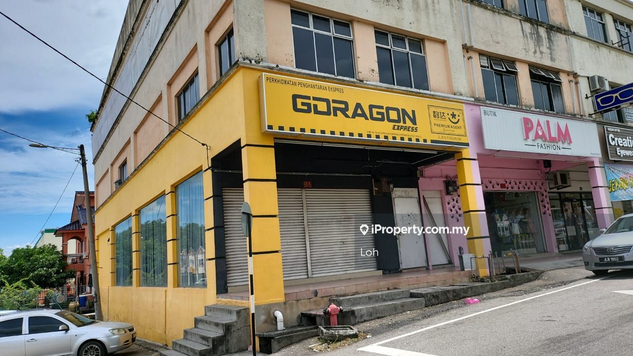 Jalan Yong Peng, Taman Sembrong, Taman Sembrong, Yong Peng Corner lot