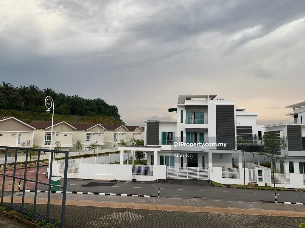 Hill Park Residences, Alma Bungalow 5 bedrooms for sale