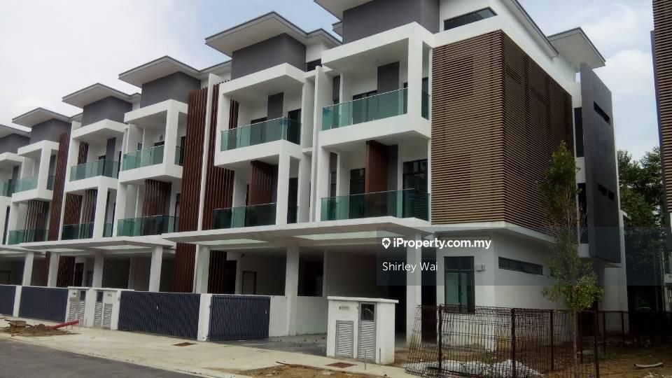 Reflexion pool villa Taman Nusaputra /puchong sout, Puchong 3sty