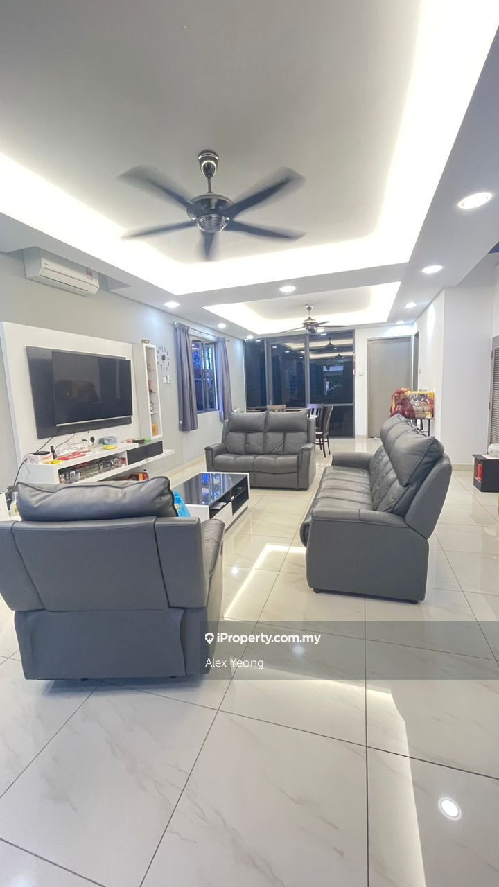 Diamond City Endlot Fully Renovated 33x70 Semenyih, Semenyih for sale