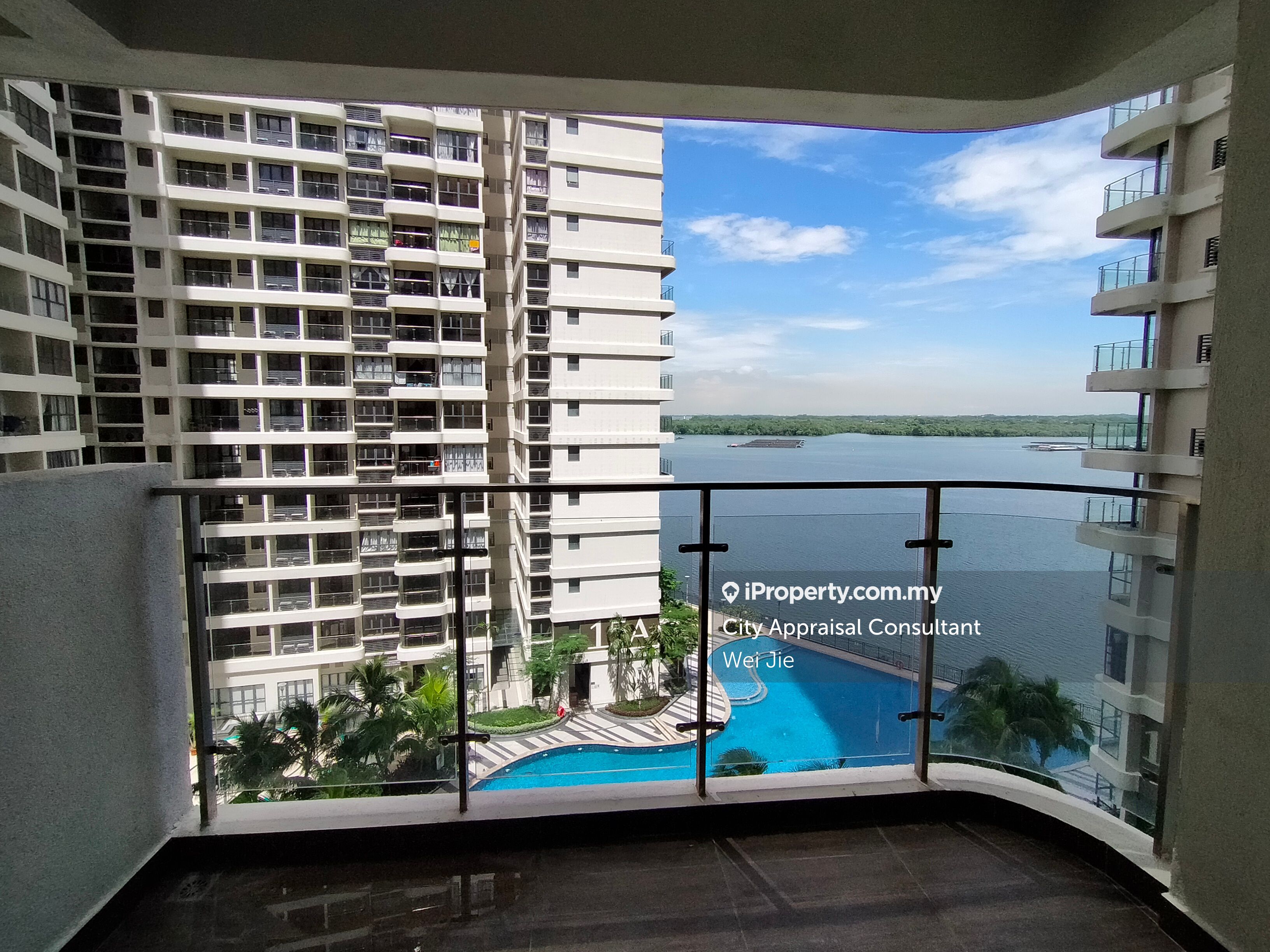 Bay Laurel Country Garden Danga Bay Corner lot Condominium 2 bedrooms