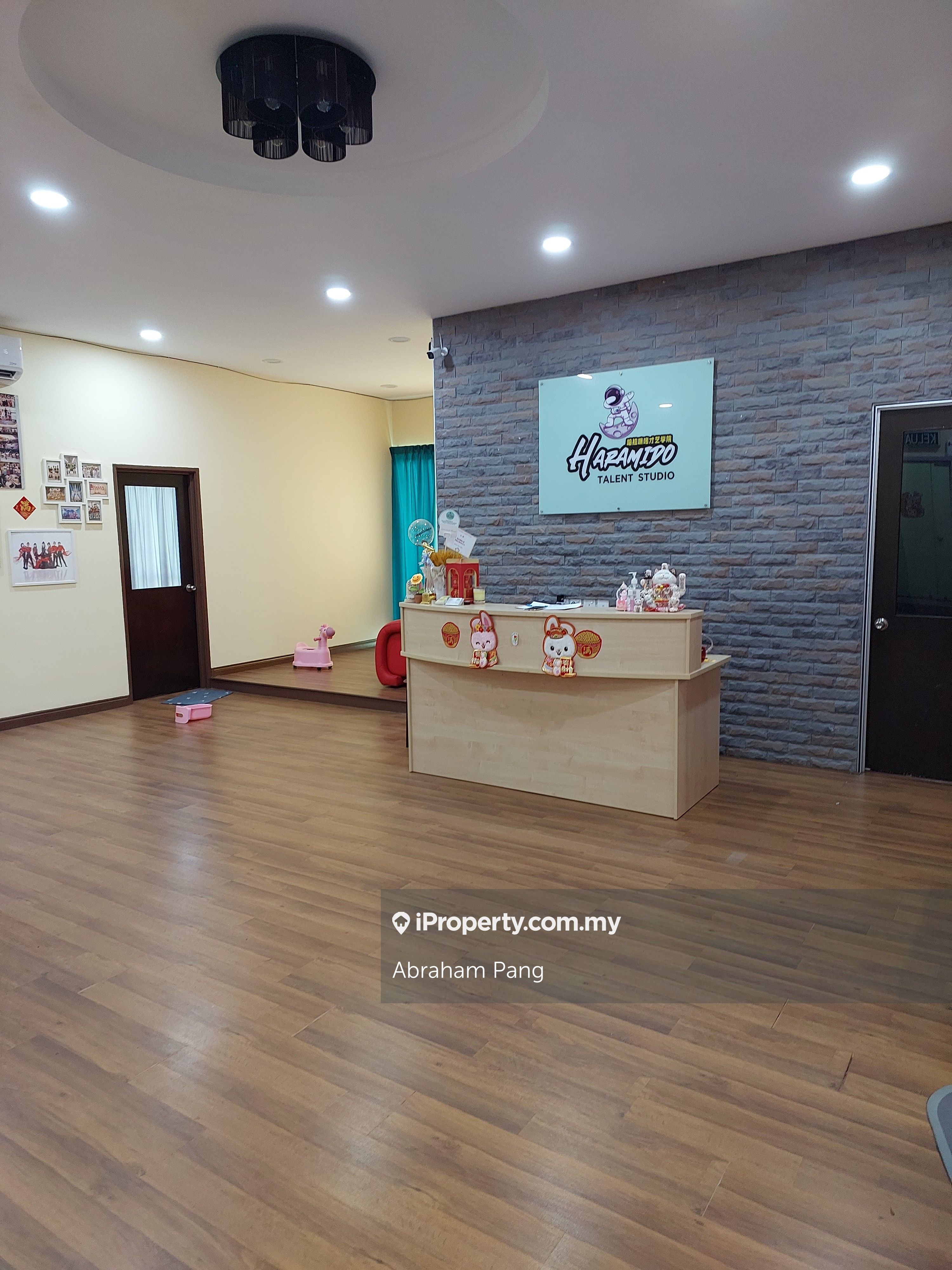 Bandar Bukit Tinggi Corner Second Floor Very Nice Office For Rent