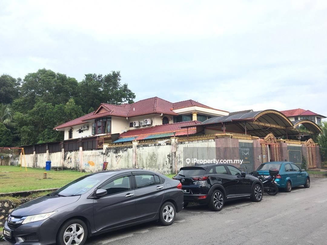 Bandar Tun Hussein Onn, Cheras Corner lot Bungalow 6 bedrooms for 