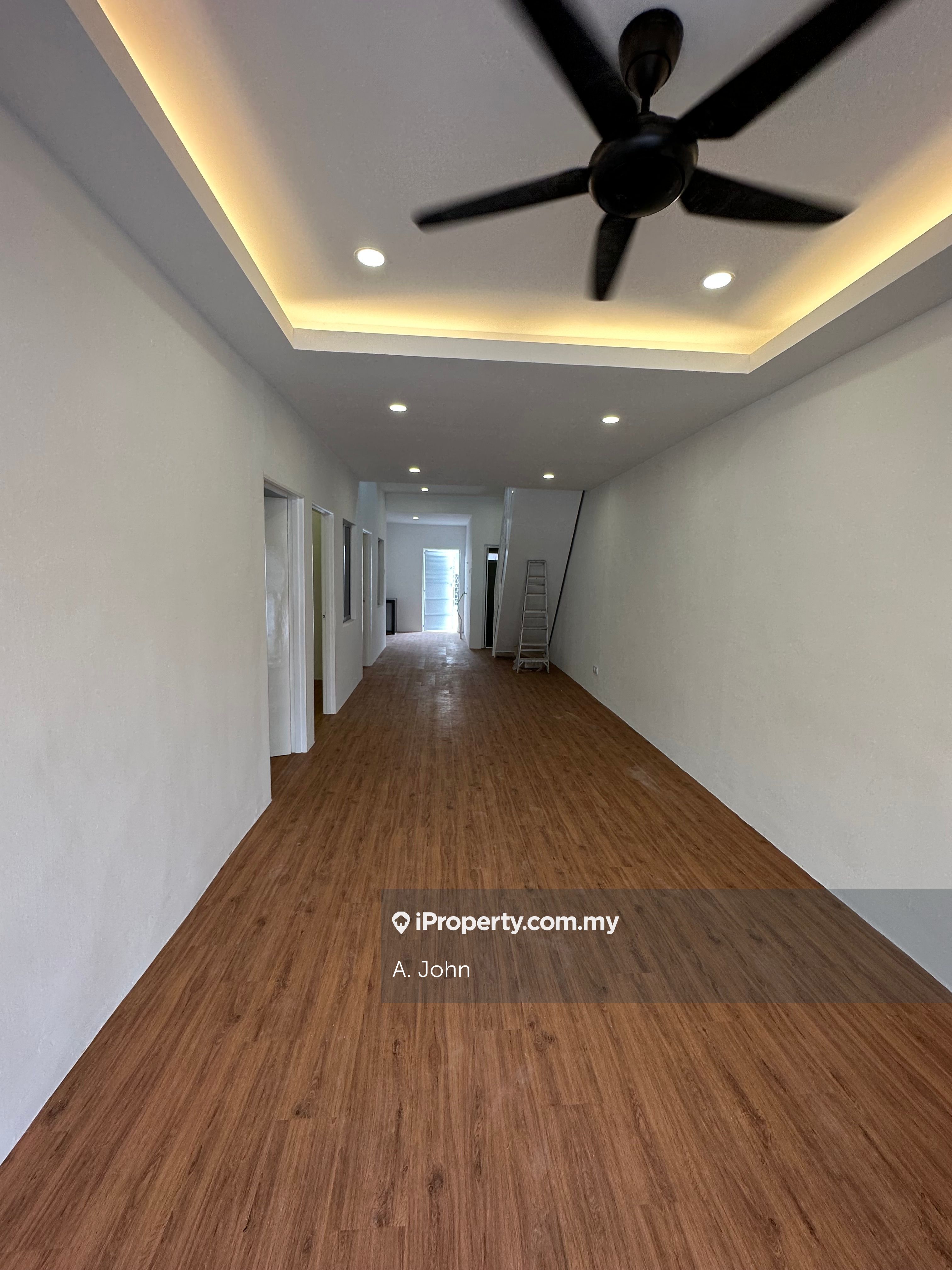 Kepong Baru, Kepong, Kepong 1.5sty Terrace/Link House 4 bedrooms for
