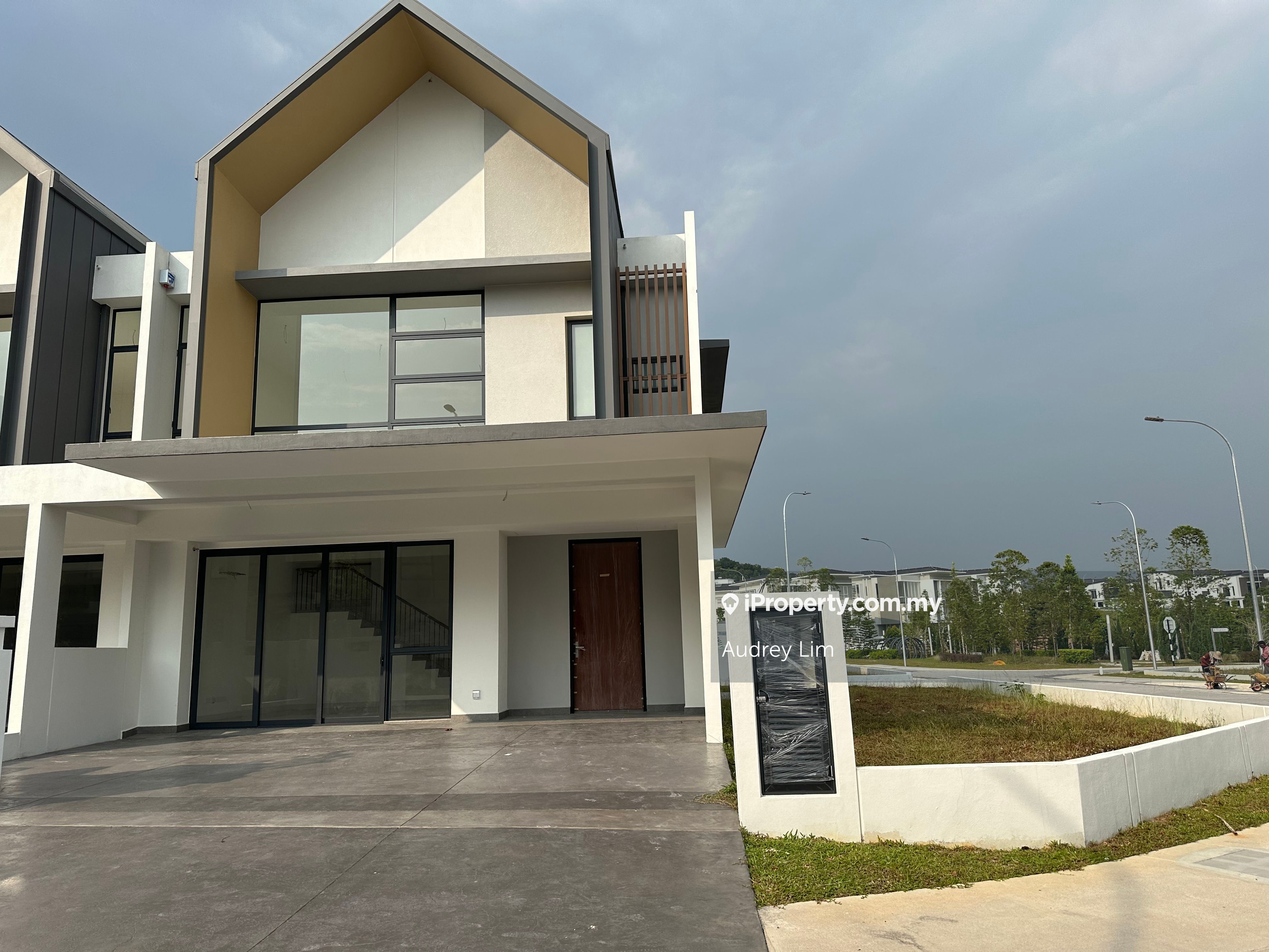 Jade hills, Kajang Corner lot 2sty Terrace/Link House 4+1 bedrooms for