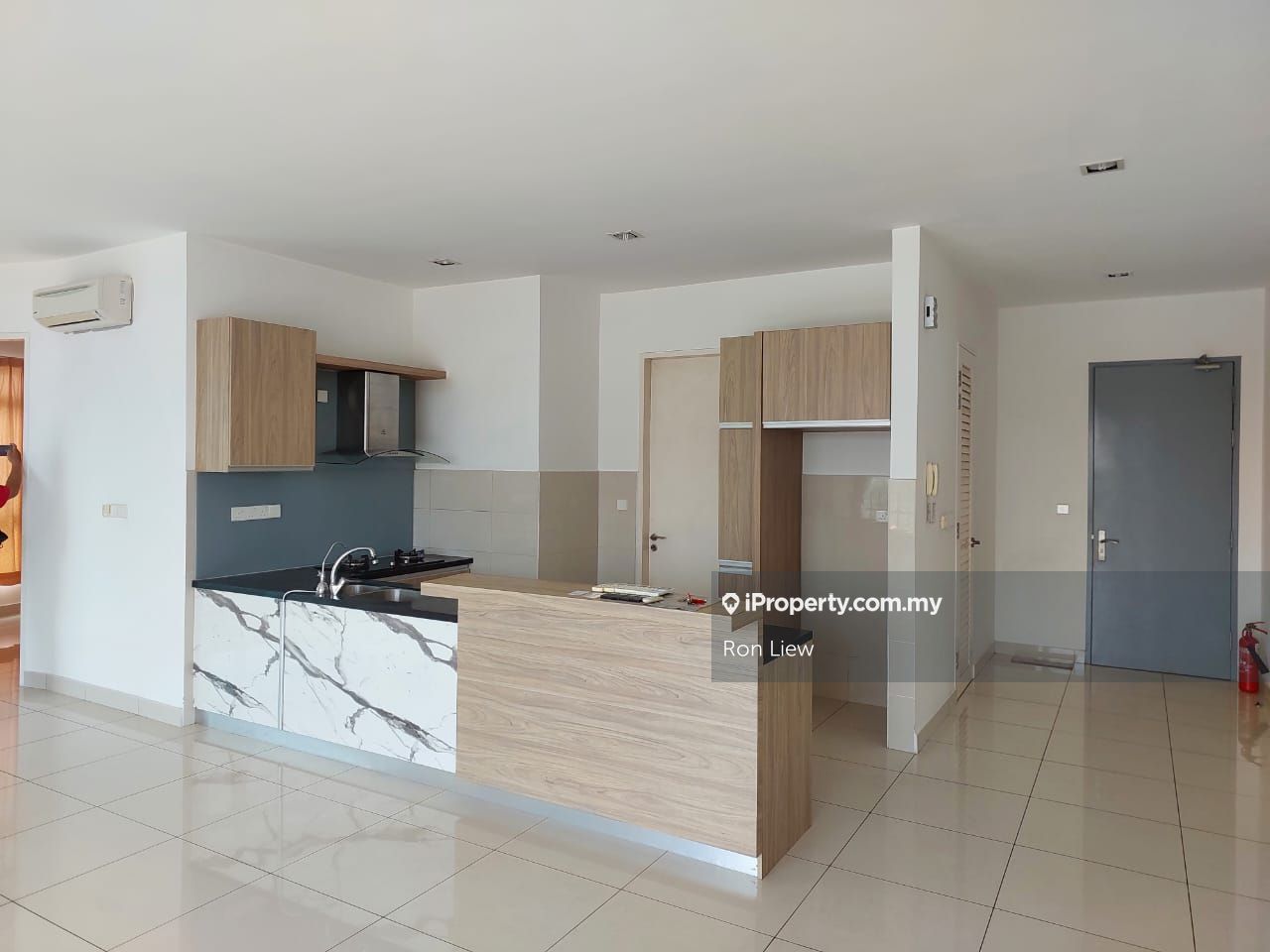 TRiGON Luxury Residences End lot Condominium 3+2 bedrooms for rent in